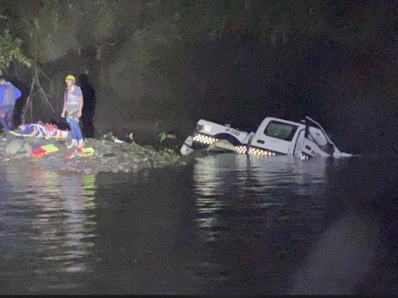 Cae patrulla a barranca en Teocelo, hay dos  fallecidos