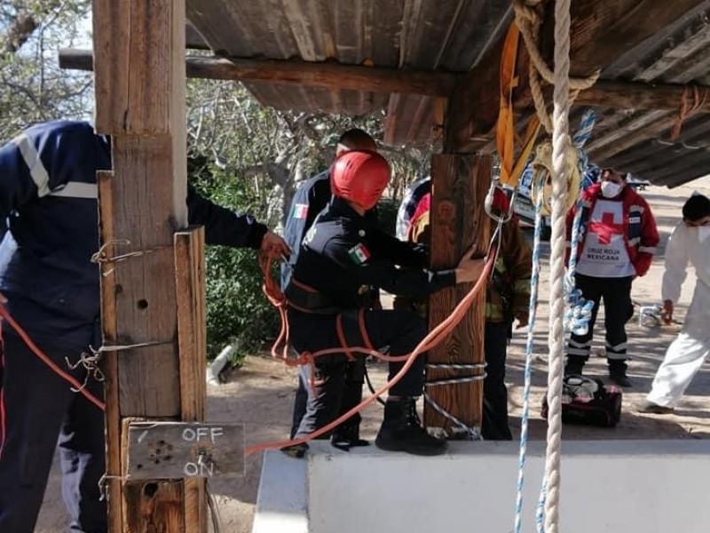 Cae persona al interior de un pozo en La Paz