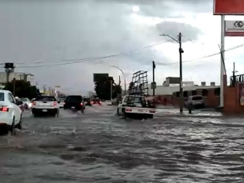 Cae torrencial lluvia, granizo sorprende a cajemenses