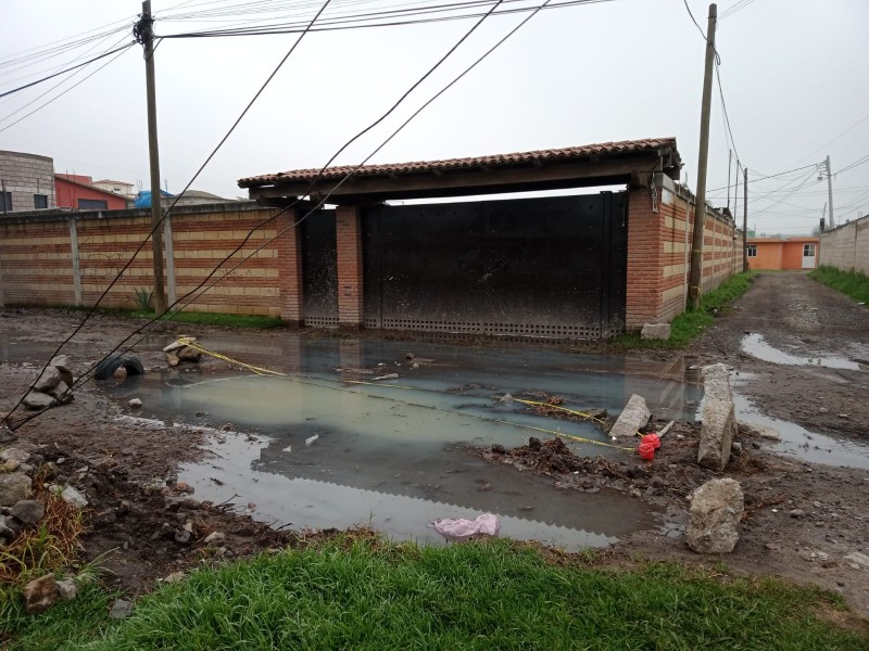 Caen carros a zanja en San Mateo Atenco