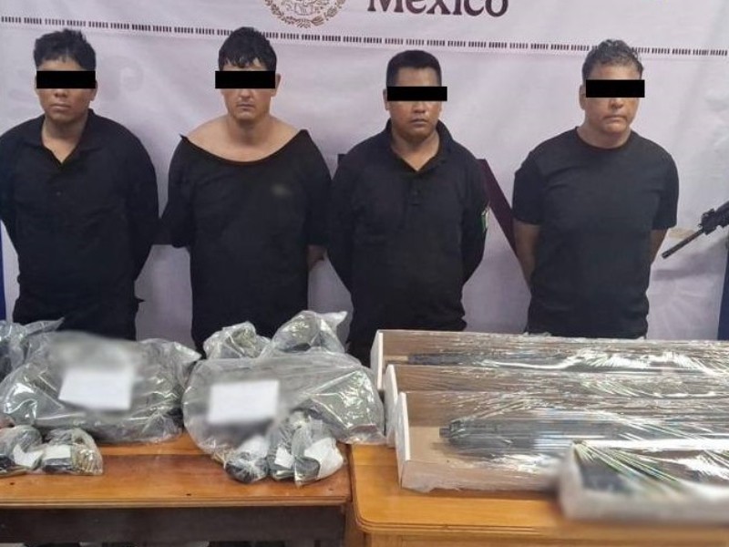 Caen cuatro secuestradores en Manzanillo; les aseguran armas