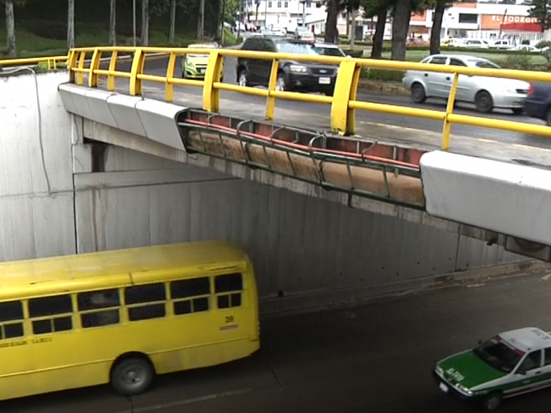 Caen paneles del distribuidor Araucarias en Xalapa