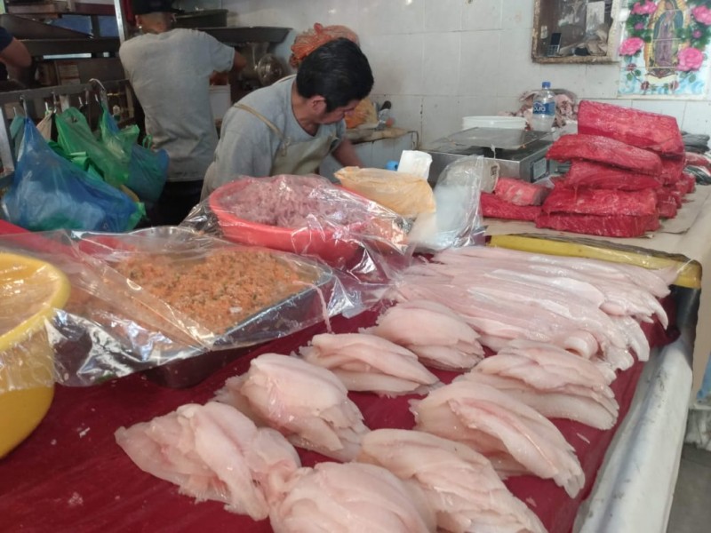 Caen ventas de pescado en viernes de cuaresma