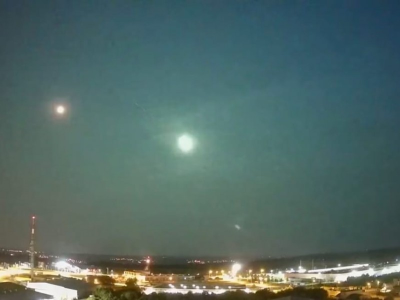 Caída de meteorito ‘ilumina’ el cielo en República