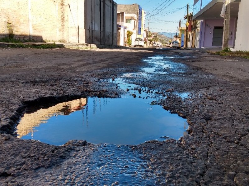 Calle Álamo, otra vialidad en pésimas condiciones