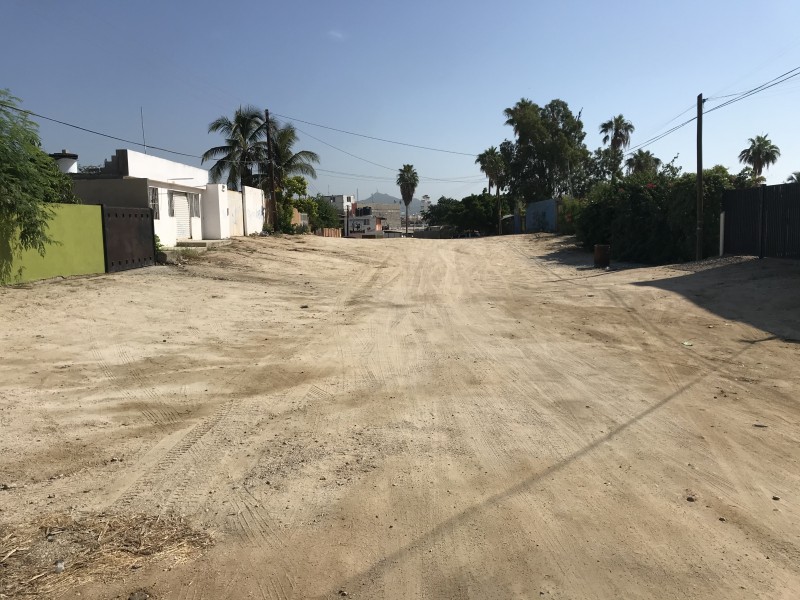 Calle Antonio Mijares pendiente de pavimentarse