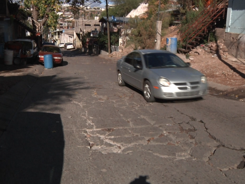 Calle Cochórit persiste en mal estado