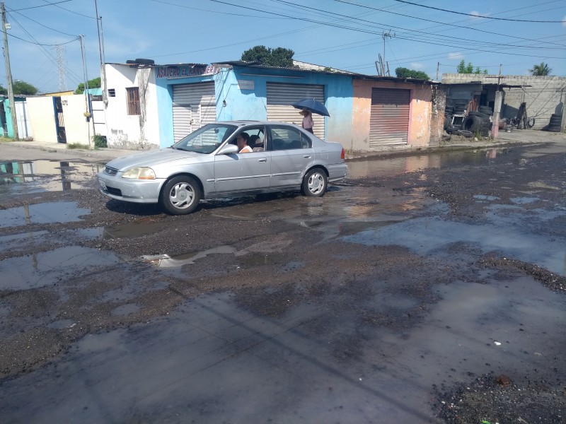 Calle Comunidad destrozada