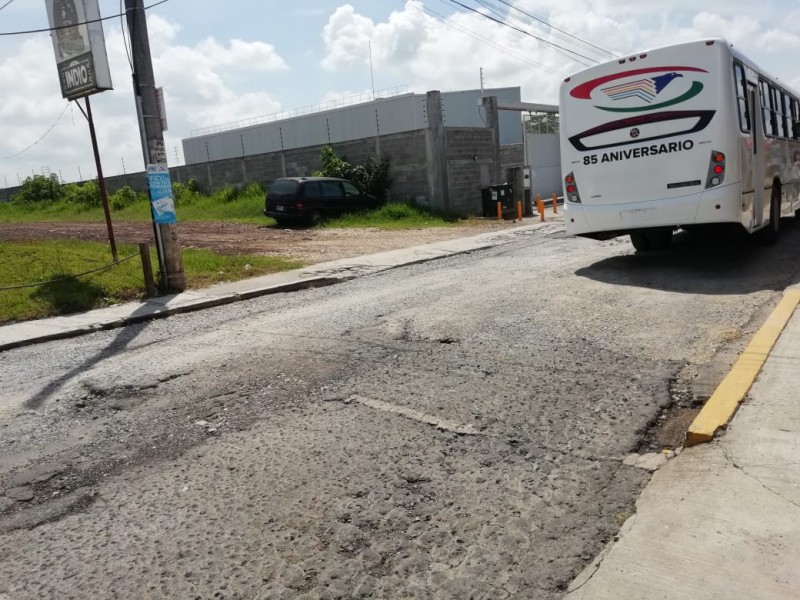 Calle del Fraccionamiento Bugambilias en pésimas condiciones