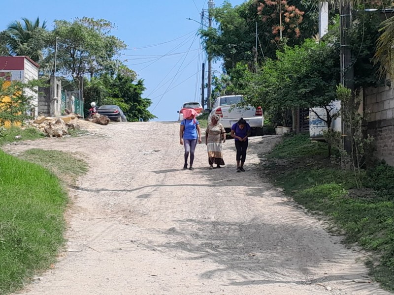 Calle Jacarandas no ha sido contemplada en Obra Pública