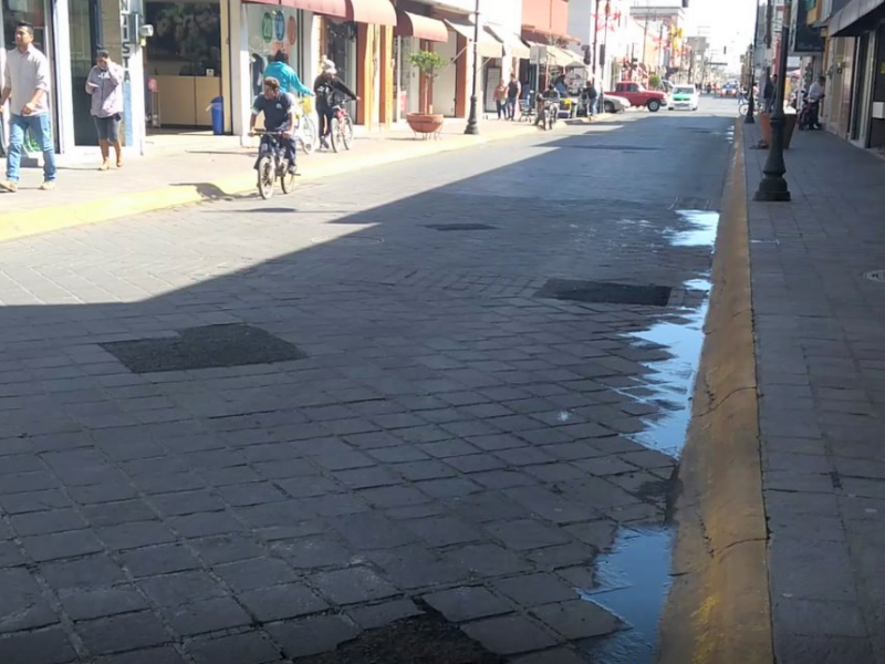 Calle Juárez podría restaurarse con asfalto: Obra Pública