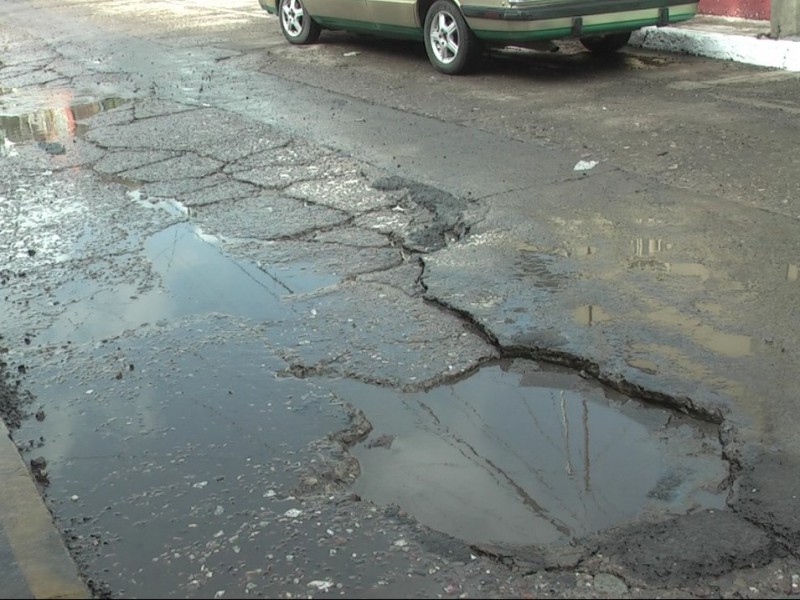 Calle Matamoros también se encuentra afectada por baches