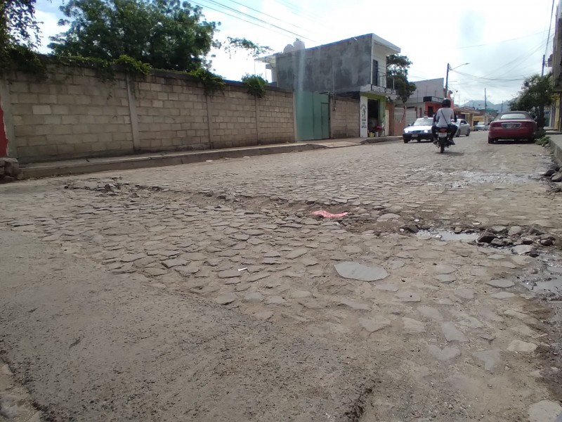 Calle Saturnino Peña otra vez presenta hundimientos