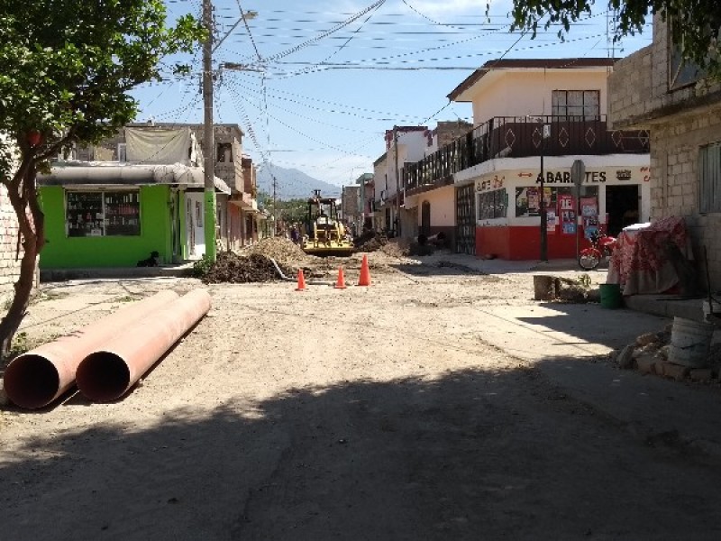 Calle Tierra y Libertad entre baches y charcos