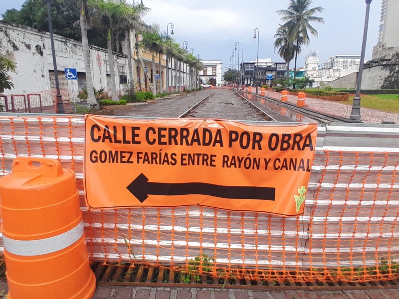 Calle Valentín Gómez Farías en Veracruz cerrada por rehabilitación