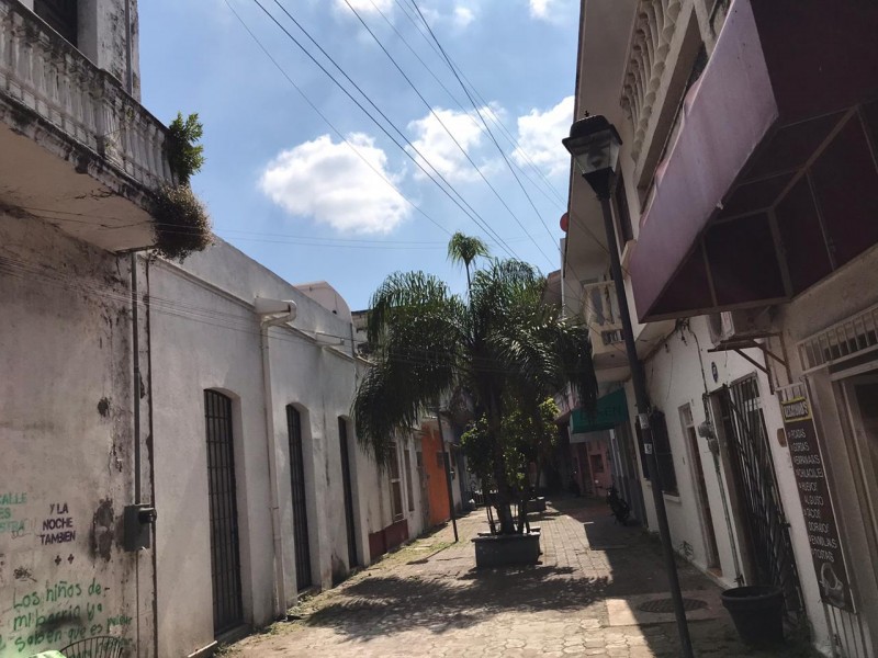 Callejón peligroso en centro de Veracruz, denuncian asaltos