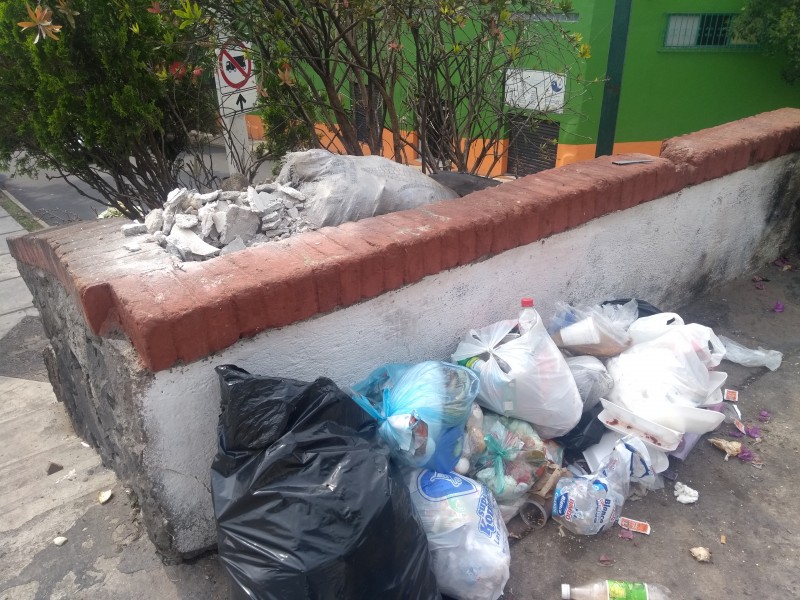 Callejones de Toluca convertidos en tiraderos de basura