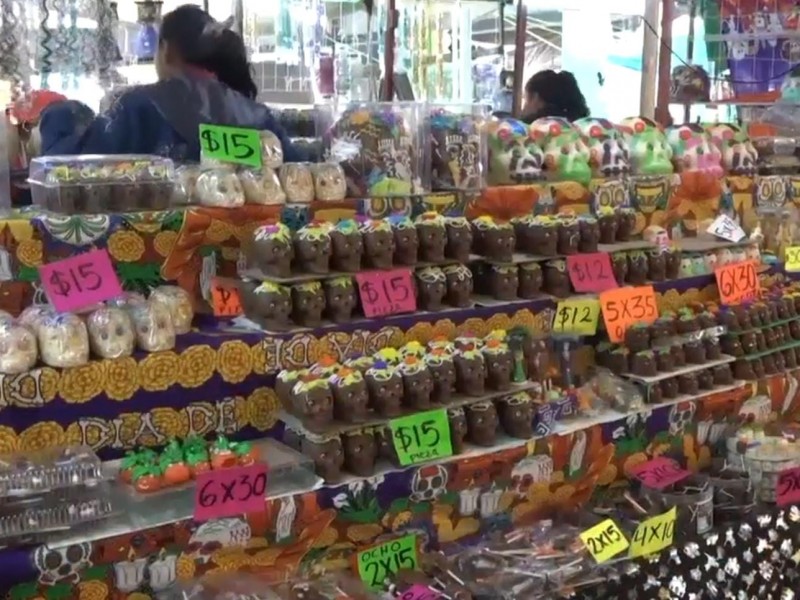 Calles cerradas, basura, llevan a análisis instalación de 159 comerciantes