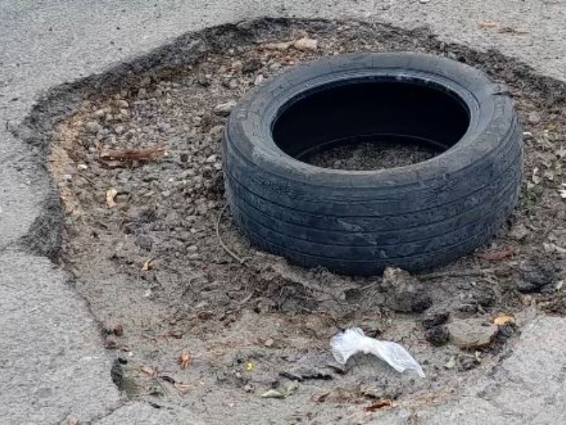 Calles colapsadas ante la ausencia de reencarpetamiento