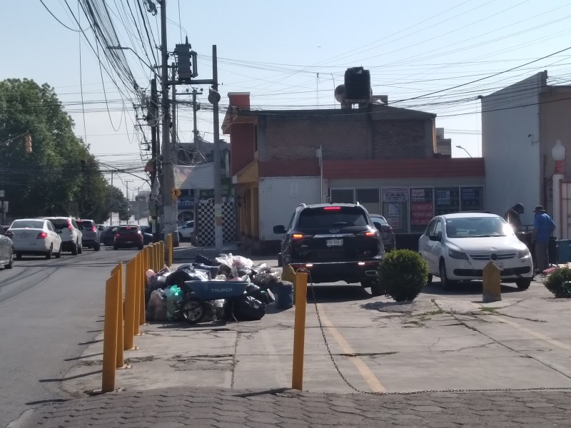 Calles de Metepec se convierten en basureros