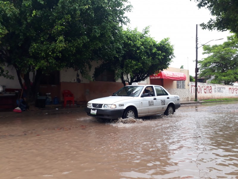 Calles de Tecuala inundadas y en pésimas condiciones