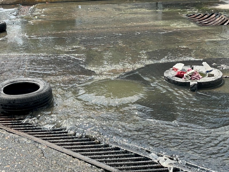Calles de Tuxpan en riesgo por rejillas sin mantenimiento