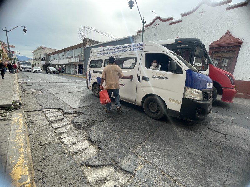 Calles del centro histórico destruídas y sin mantenimiento