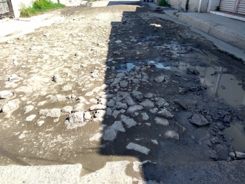 Calles destruidas en colonia Almendros de Veracruz