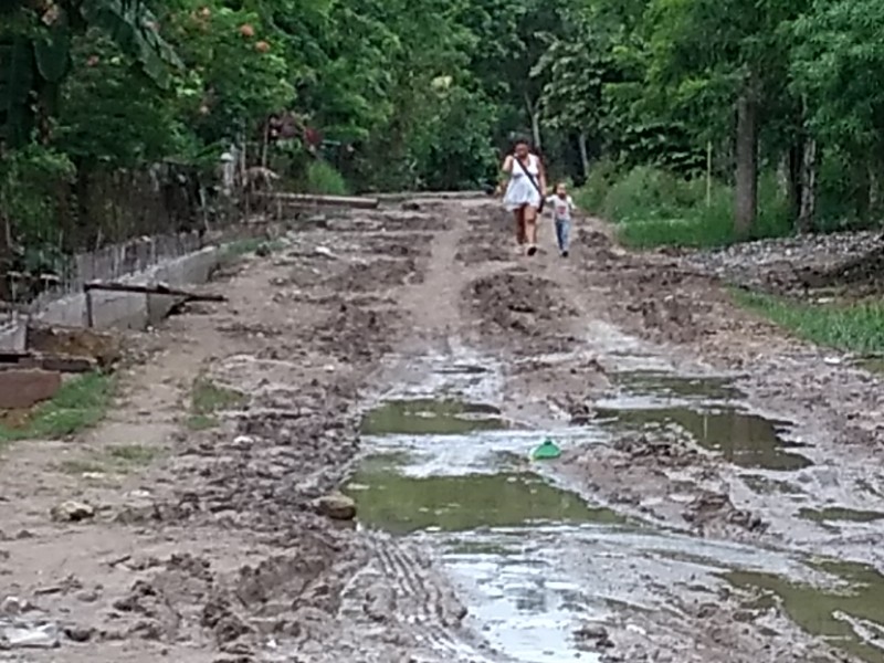 Tras lluvias, calles intransitables en colonia Niños Héroes