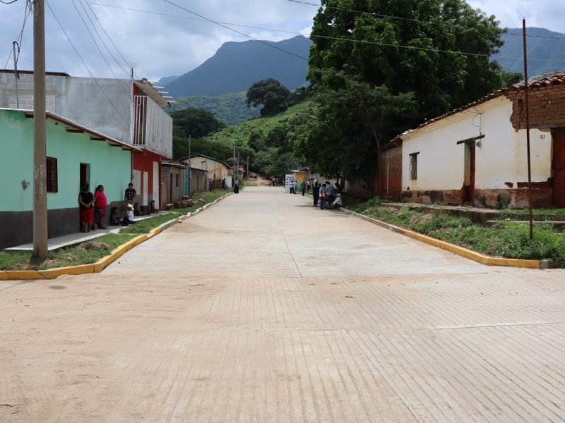 Calles pavimentadas en Tenochtitlan en Villaflores