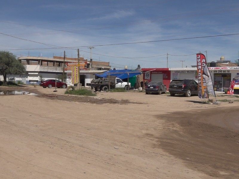Calles sin pavimento frenan economía familiar en colonias de Durango