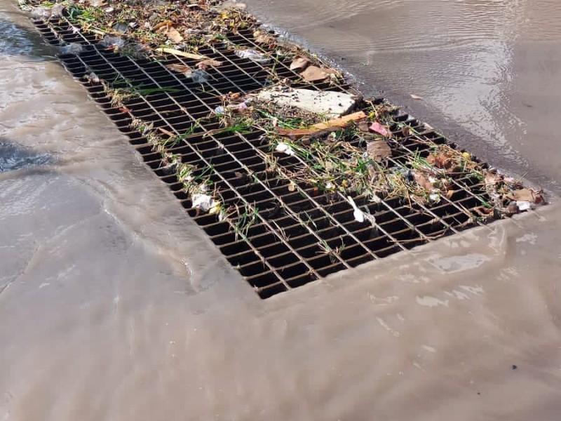 Calles y avenidas presentaron inundaciones y encharcamientos