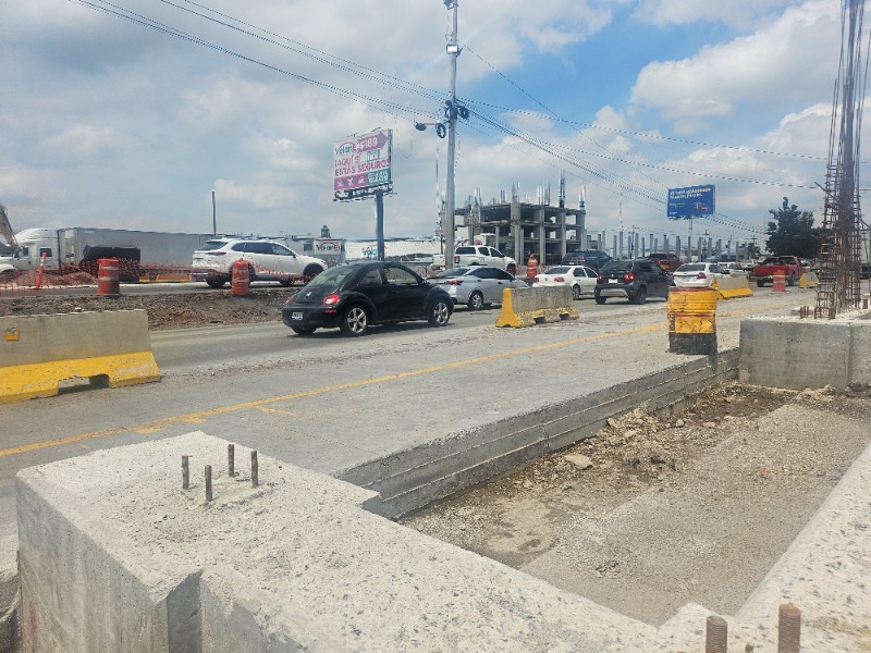 Calvario transitar por Carretera a Chapala por obras