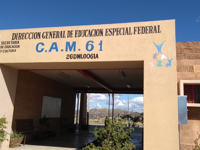 CAM 61 amenaza cerrar la escuela faltan maestros.