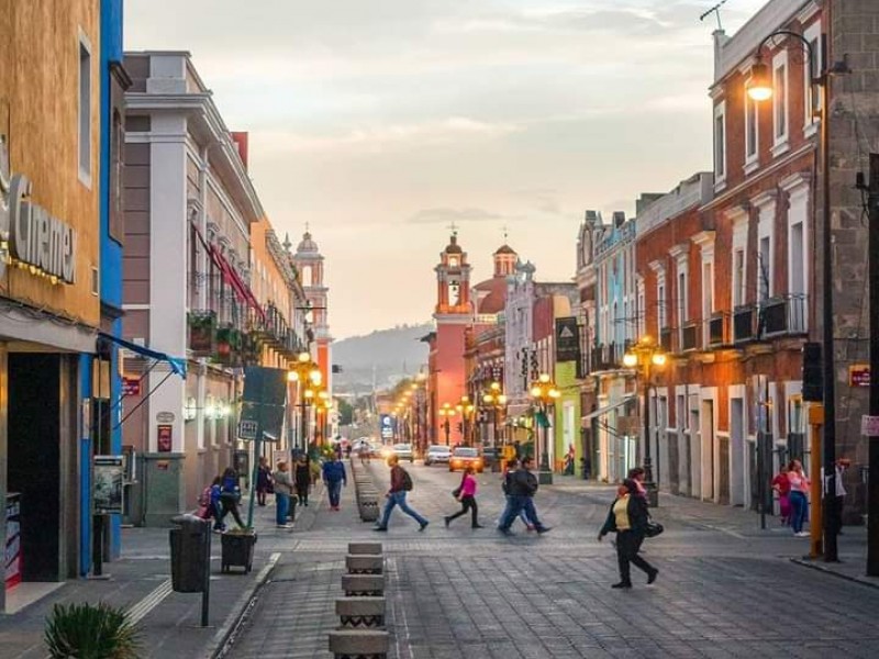 Cambia en semáforo de rojo a naranja alto, Puebla capital