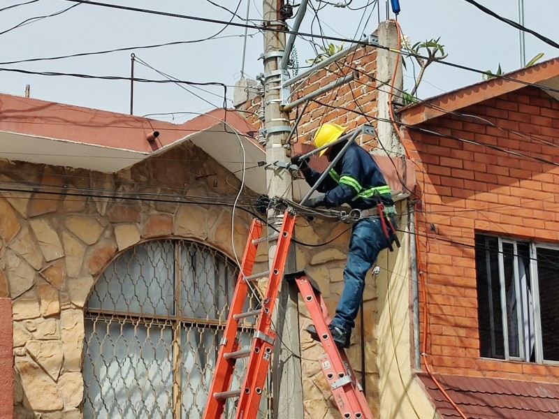 Cambian cable coaxial por fibra óptica en colonia Insurgentes