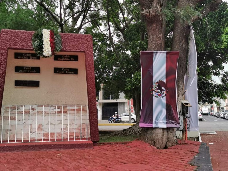 Cambian color a bandera de México. Responsable renunció