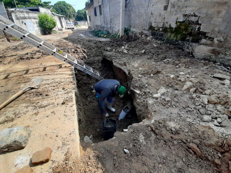 Cambian líneas de drenaje colapsadas en barrio San Juanico