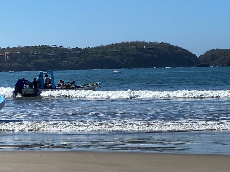 Cambian sede de embarque en playa Linda por fuerte oleaje