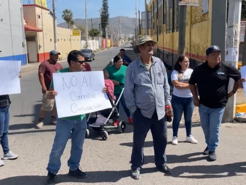 Cambio de sentido de vialidad provocó manifestación de vecinos