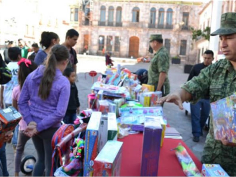 Cambió Ejercito 838 juguetes bélicos en Zacatecas