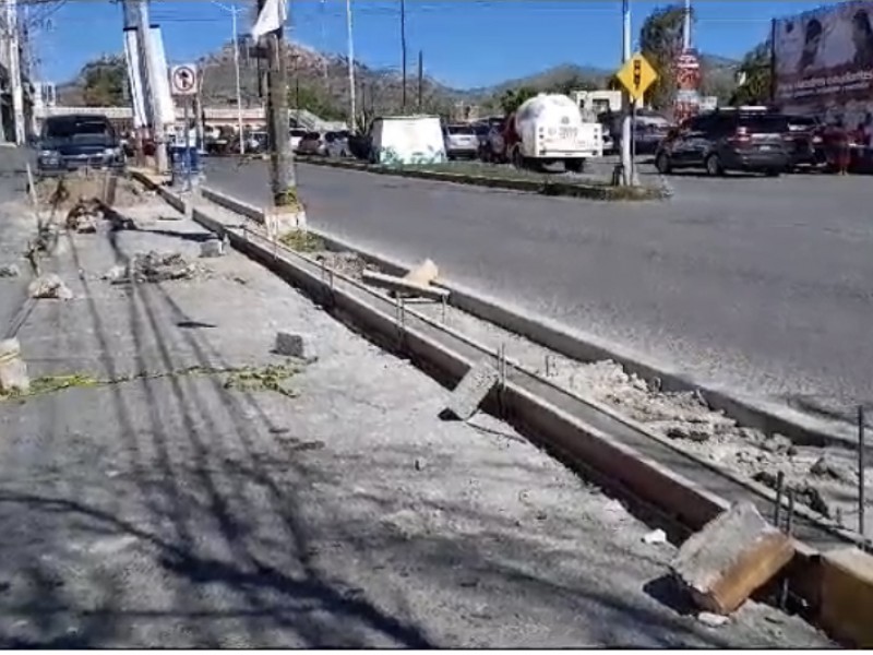 Obra en retorno de la García Salinas, afecta a automovilistas