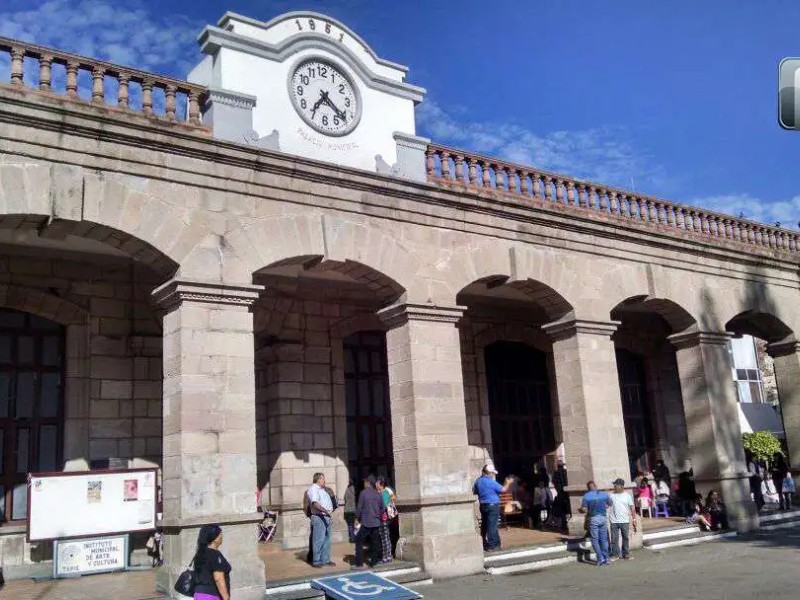 Cambios en el Ayuntamiento de Tepic: Marcela Hernández deja Funcionamiento de Negocios