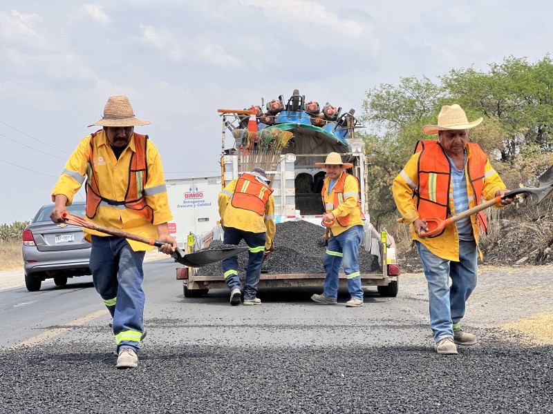 Camineros en continua formación para cuidar las carreteras del estado