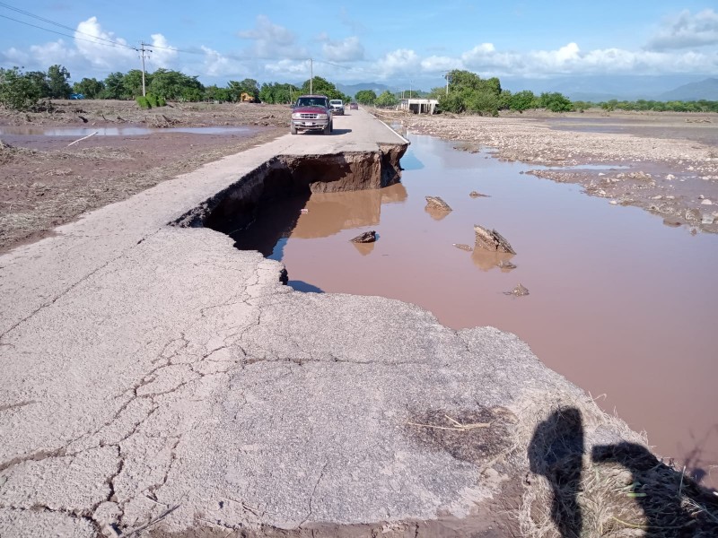 Camino a Milpas Viejas en Tecuala fue destrozado por inundaciones