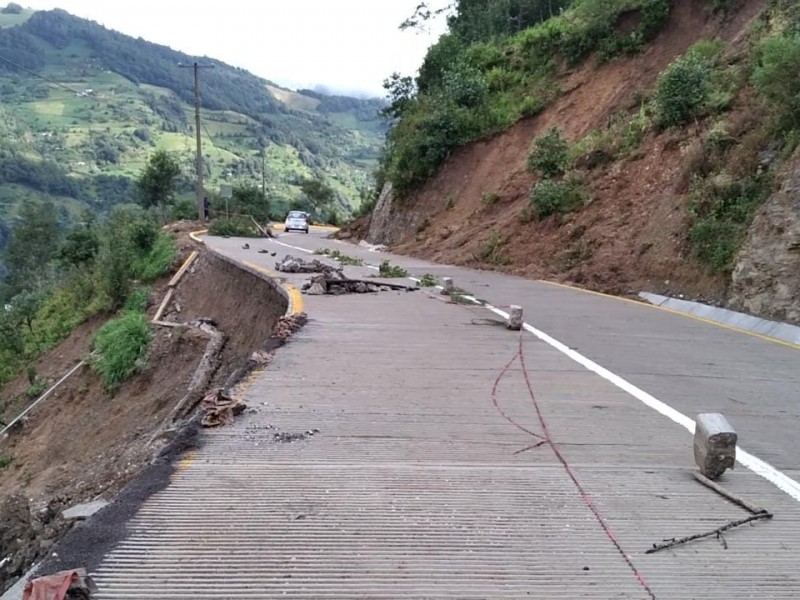 Camino derrumbado en Xitlama sin ser reparado