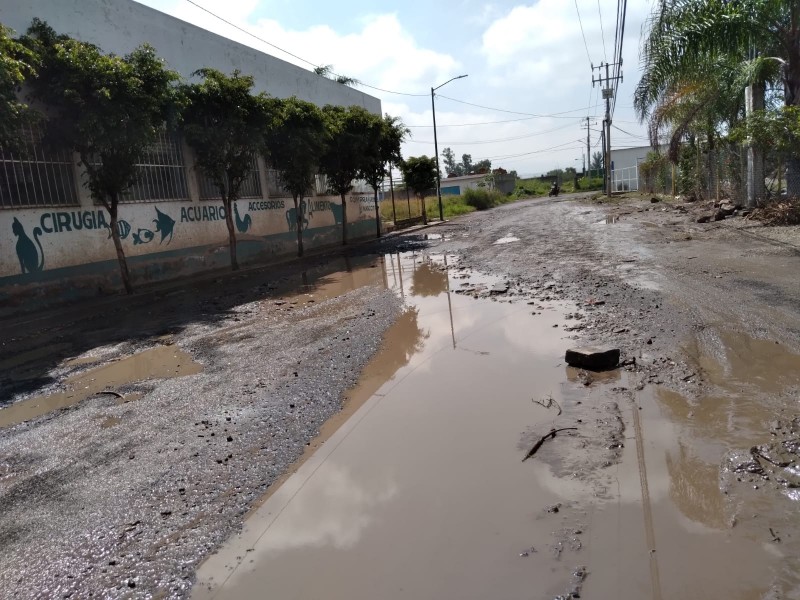 Camino entre Morelia y Tarímbaro en pésimas condiciones