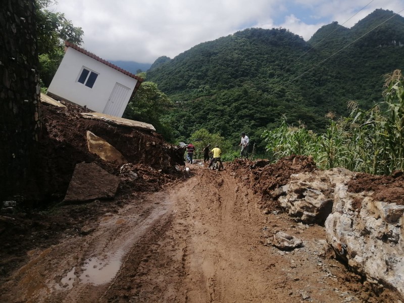 Caminos e inundaciones ya son atendidos en la Sierra Negra