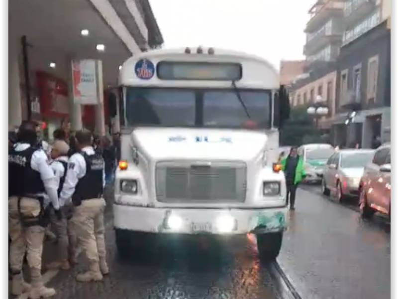 Camión arrolla a una mujer en centro de Xalapa
