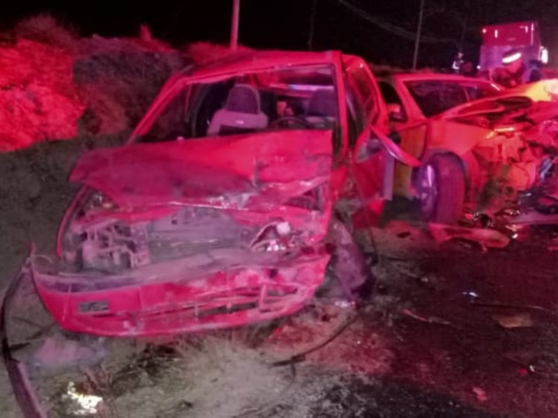 Camión provoca accidente en carretera Amozoc-Nautla, deja 2 prensados